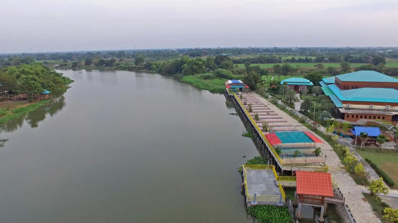 Menam Resort Nakhon Pathom Exterior photo