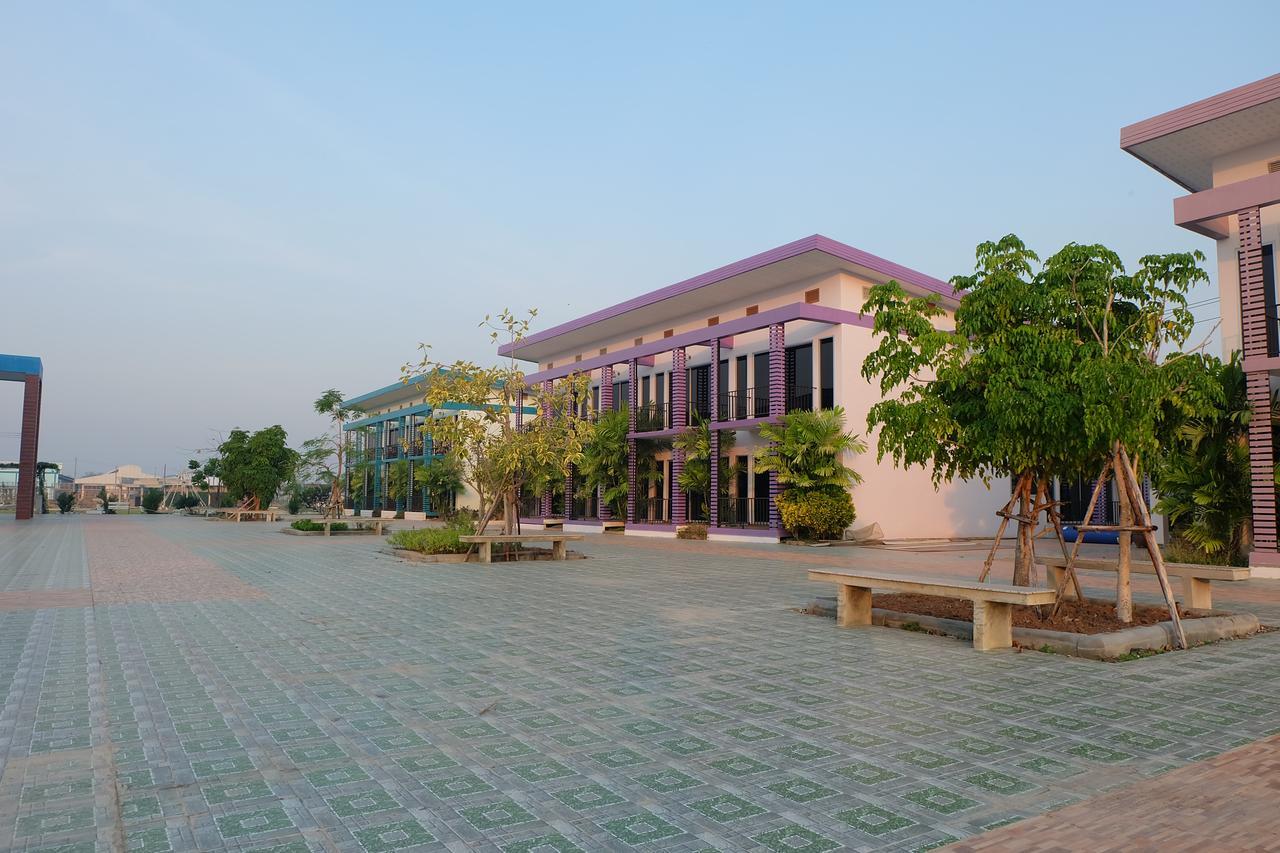 Menam Resort Nakhon Pathom Exterior photo