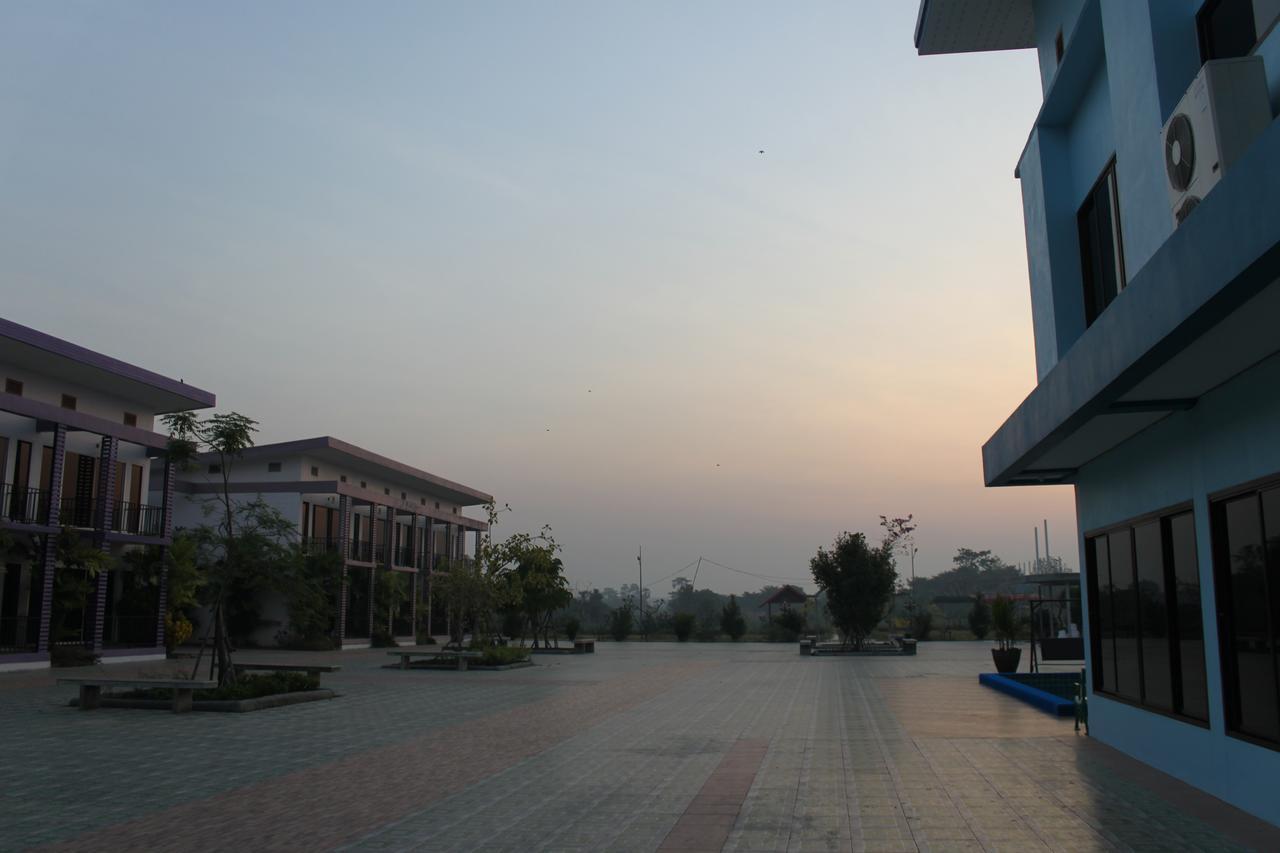 Menam Resort Nakhon Pathom Exterior photo