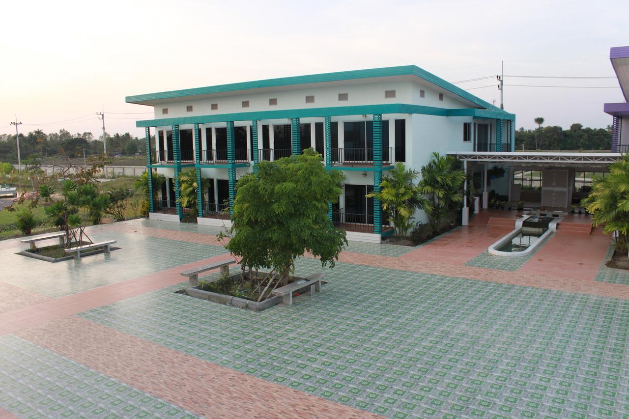 Menam Resort Nakhon Pathom Exterior photo
